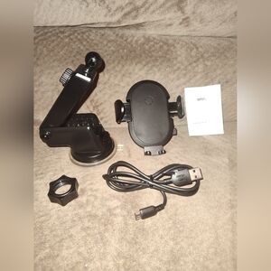 onn. 5W Wireless Charging Car Dash Mount